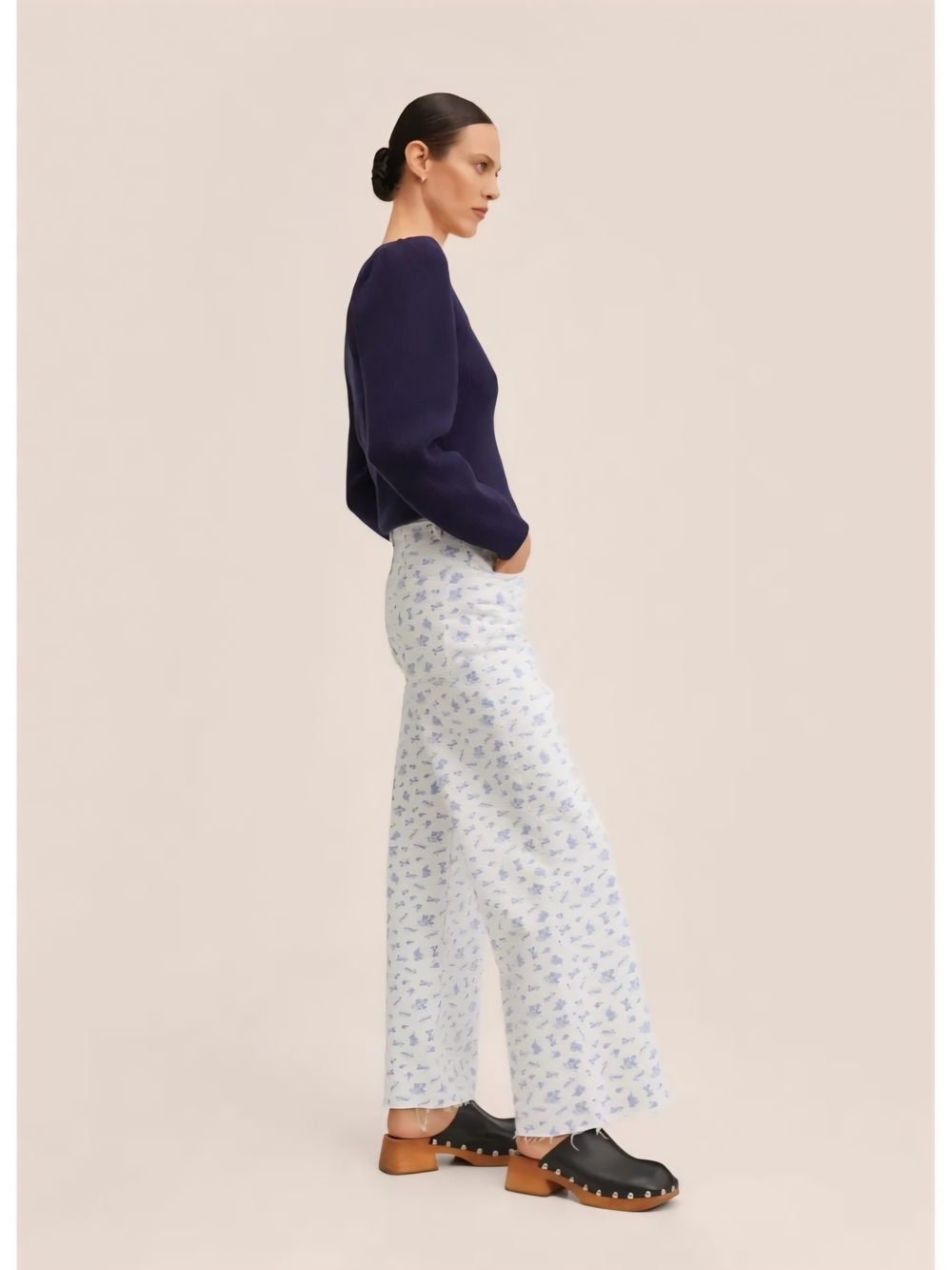 Mango Wide-Leg Floral Print Pants in White and Light Blue - Picture 3 of 10